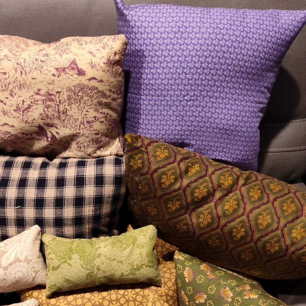 Set Of 5 Purse Pillows  Various Sizes. Colors Vary Buy It Now - Picture 2 of 4